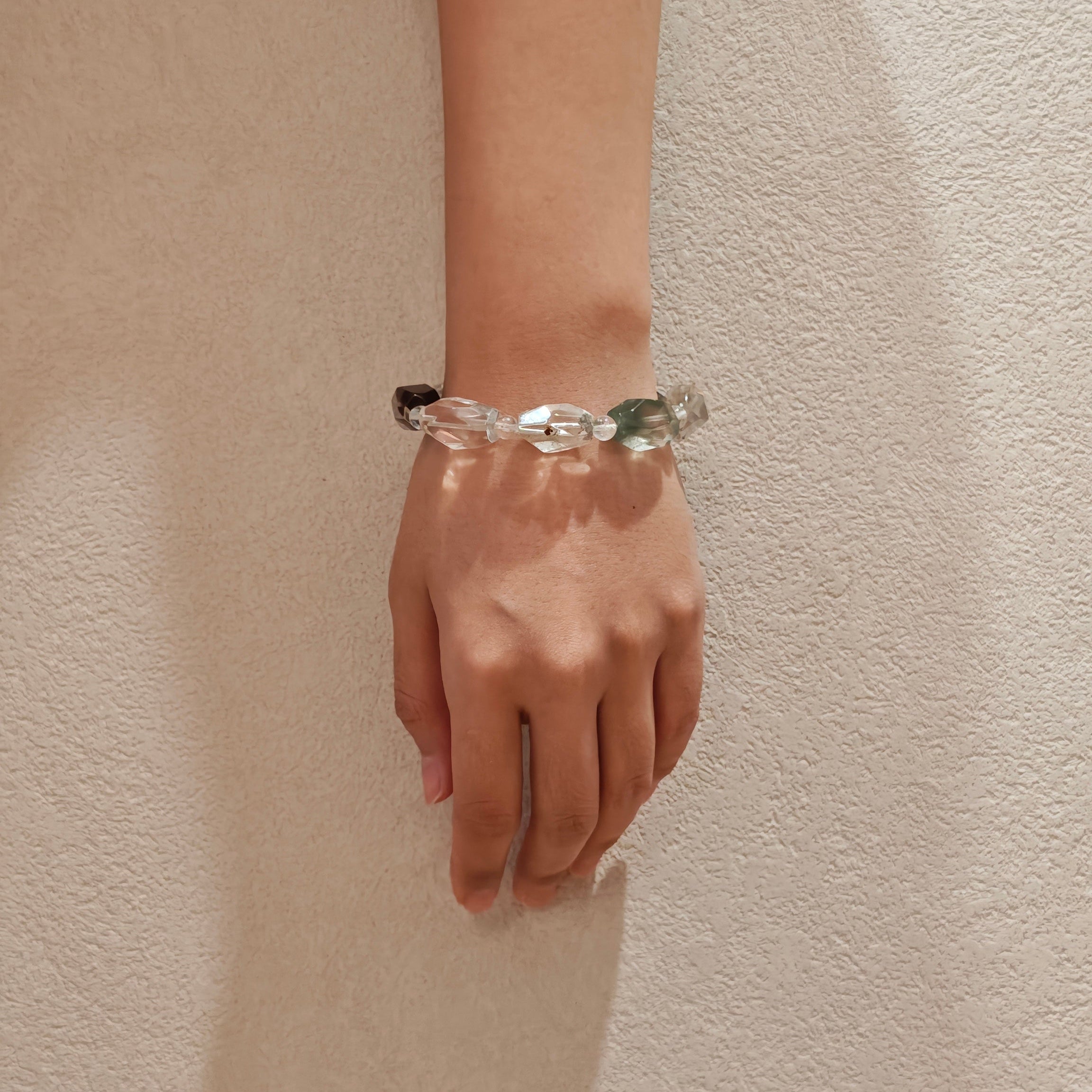 Vein of Light（ヴェイン・オブ・ライト）｜フリーフォーム（随形）グリーンファントム × レッドファントム × ガーデンクォーツ