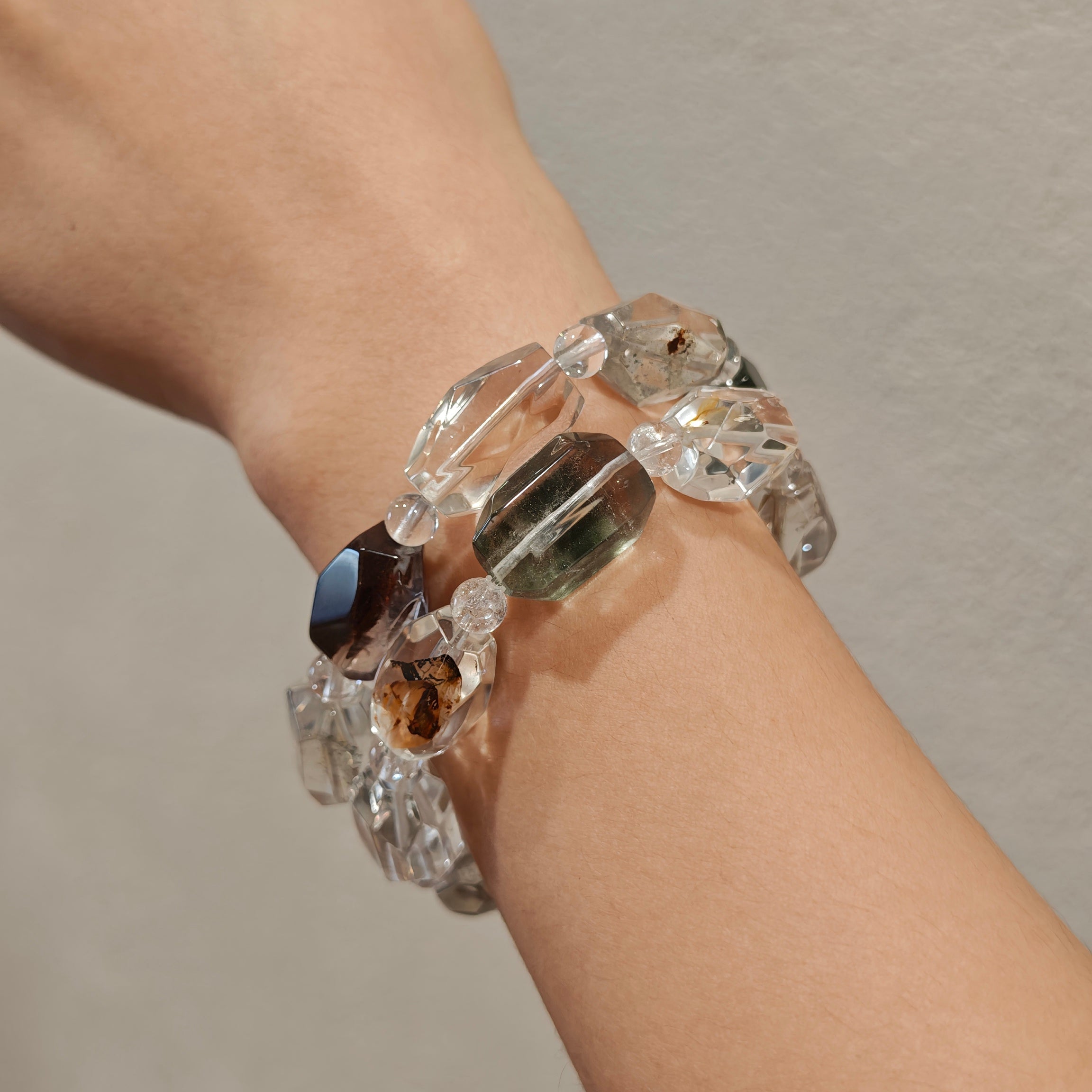 Vein of Light（ヴェイン・オブ・ライト）｜フリーフォーム（随形）グリーンファントム × レッドファントム × ガーデンクォーツ