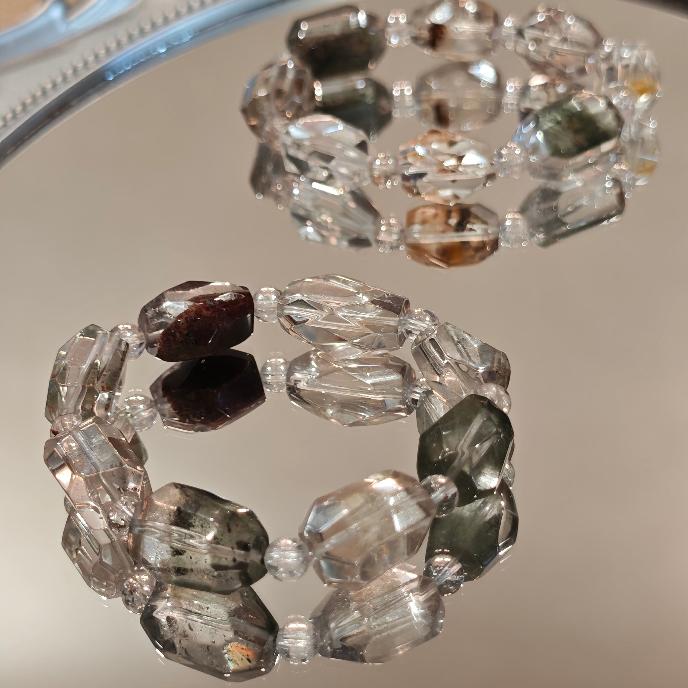 Vein of Light（ヴェイン・オブ・ライト）｜フリーフォーム（随形）グリーンファントム × レッドファントム × ガーデンクォーツ